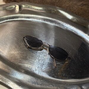 Stylish Black Oval Sunglasses